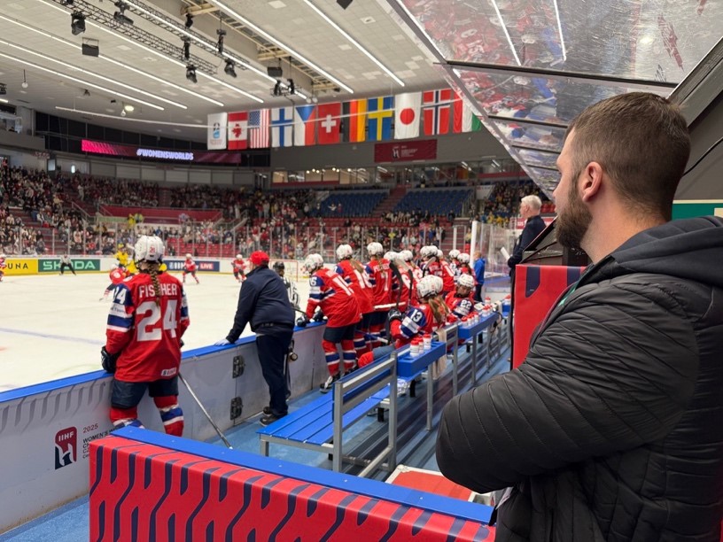 MUDr Jakub Krček dohlíží na průběh zápasu.jpg (159 KB)